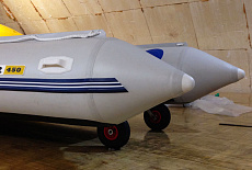Установка транцевых колес ТК-150H на лодку с надувным дном низкого давления  Solar 450